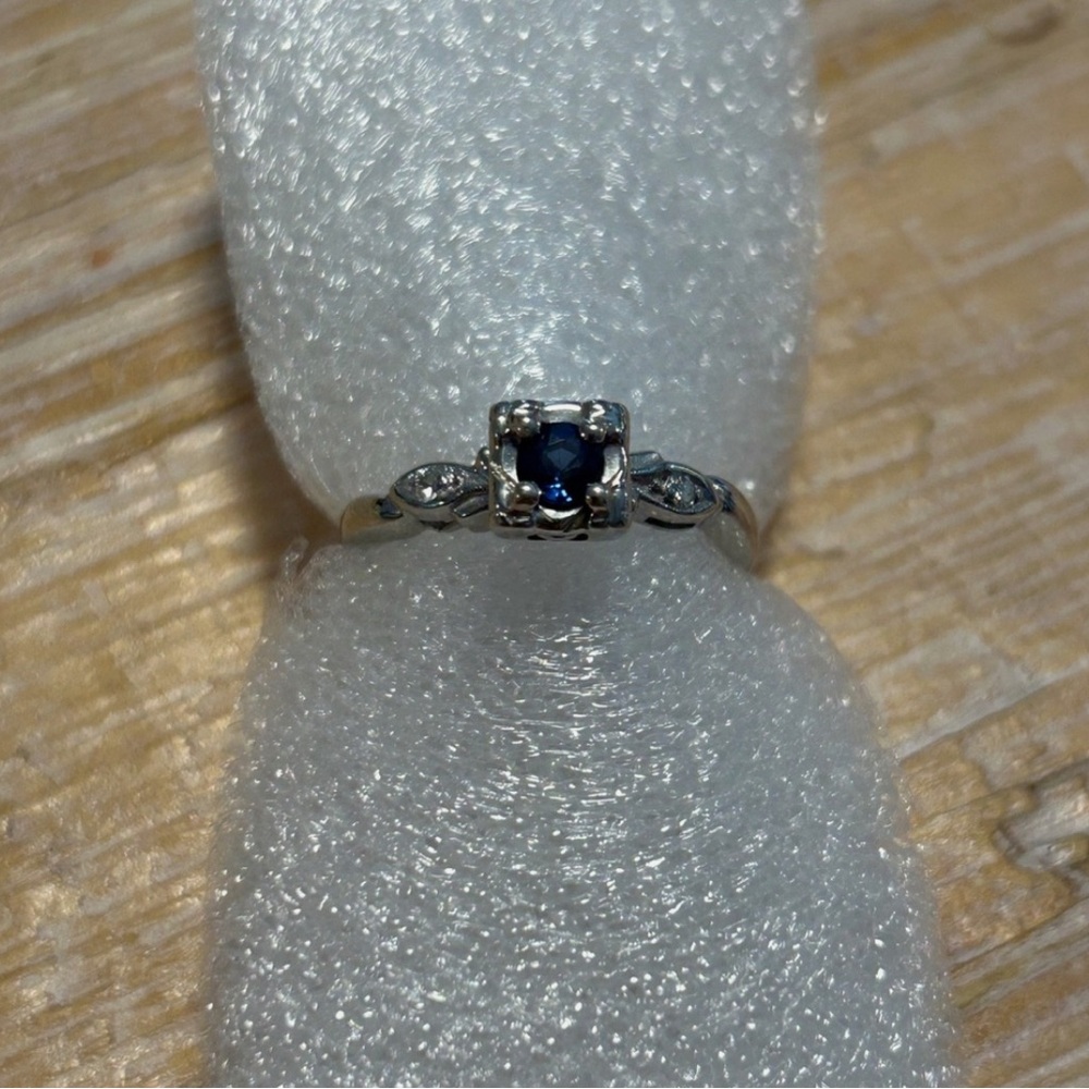 Vintage 14 k white gold blue sapphire with diamond ring size 7